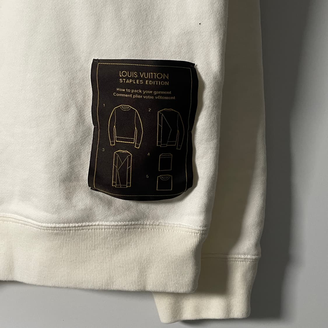 루이비통 스테이플스 버질아블로 라운드 맨투맨 (on.203)   상품이미지4