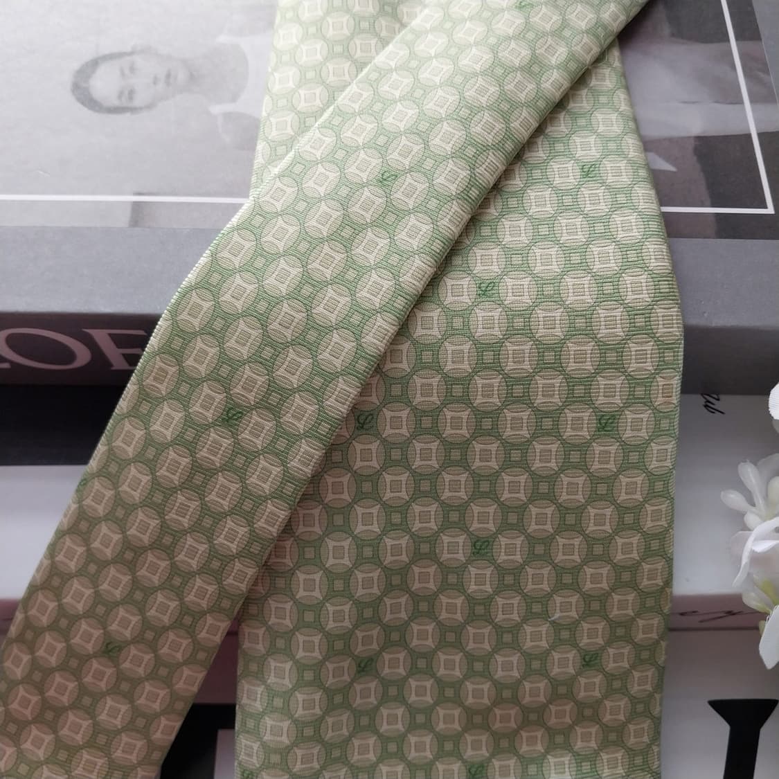 로에베 실크 라임 로고 패턴 넥타이 A+~A등급 8.9cm K1614
 상품이미지3