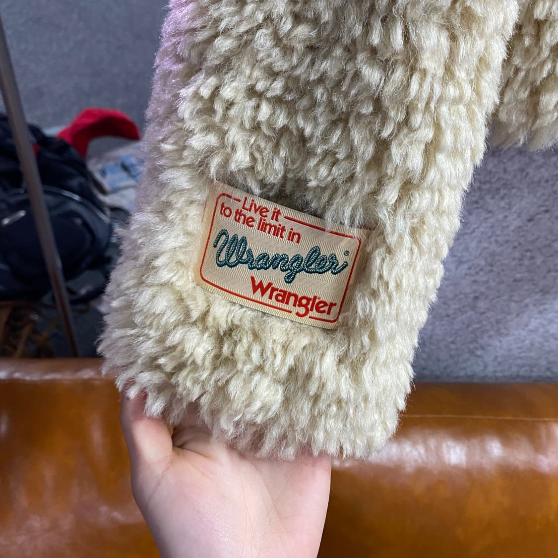 랭글러 베이직 인조모피 크롭 자켓 B4088 상품이미지5