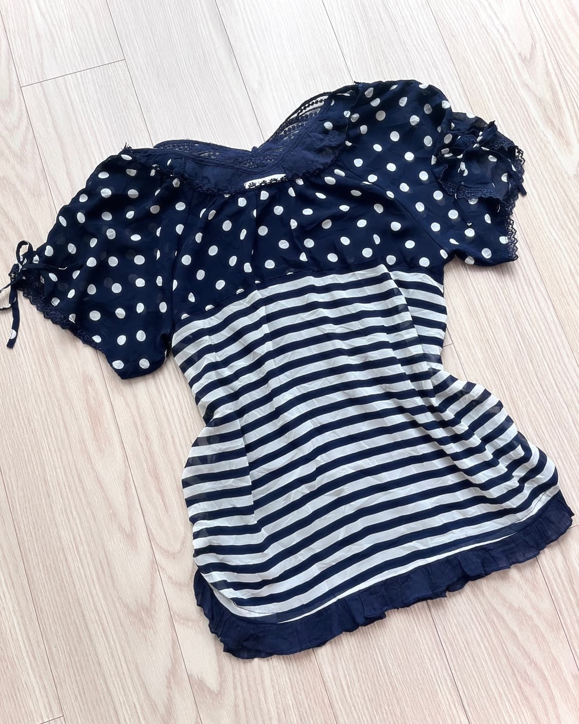 엑시즈팜 네이비 도트 스트라이프 블라우스 상품이미지3