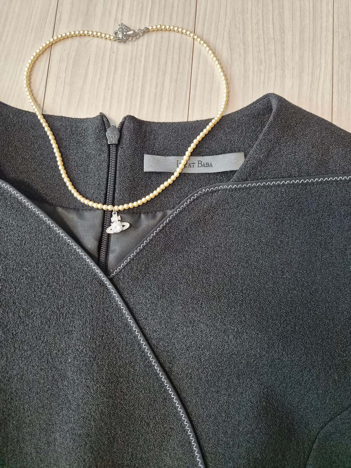 [아이잗바바] 고급스러운 블랙 랩 스타일 원피스 (55사이즈) 상품이미지2