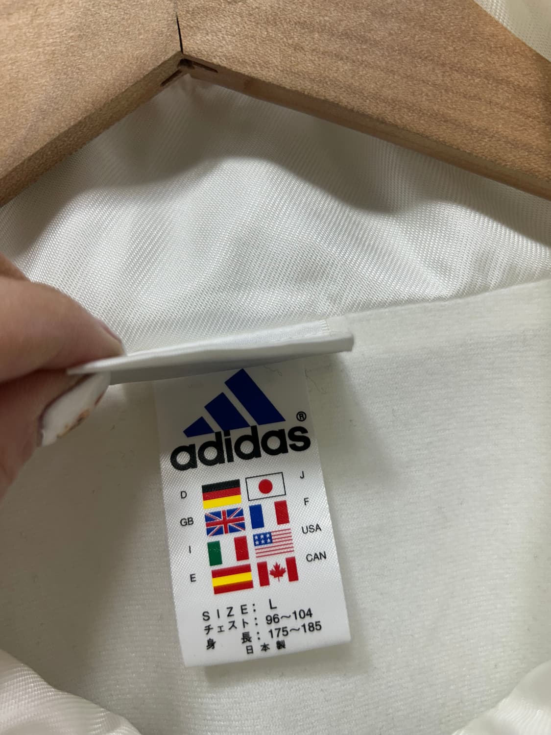 아디다스 화이트 삼선 아디 멀 티로고 폴리쉘 바람막이 L  상품이미지3