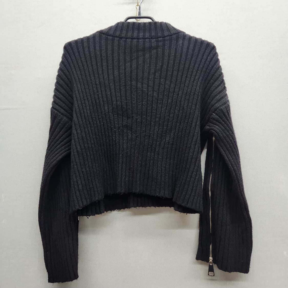 자라 소매지퍼 디테일 크롭 니트 S(M) 상품이미지5