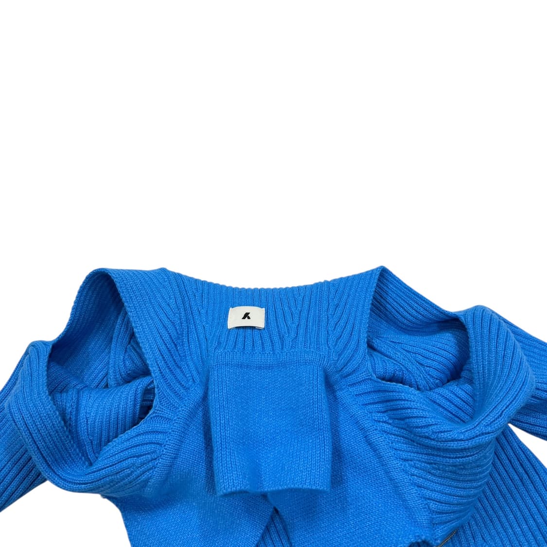 YUSE 유즈 컷아웃 숄더 니트집업 블루 상품이미지2