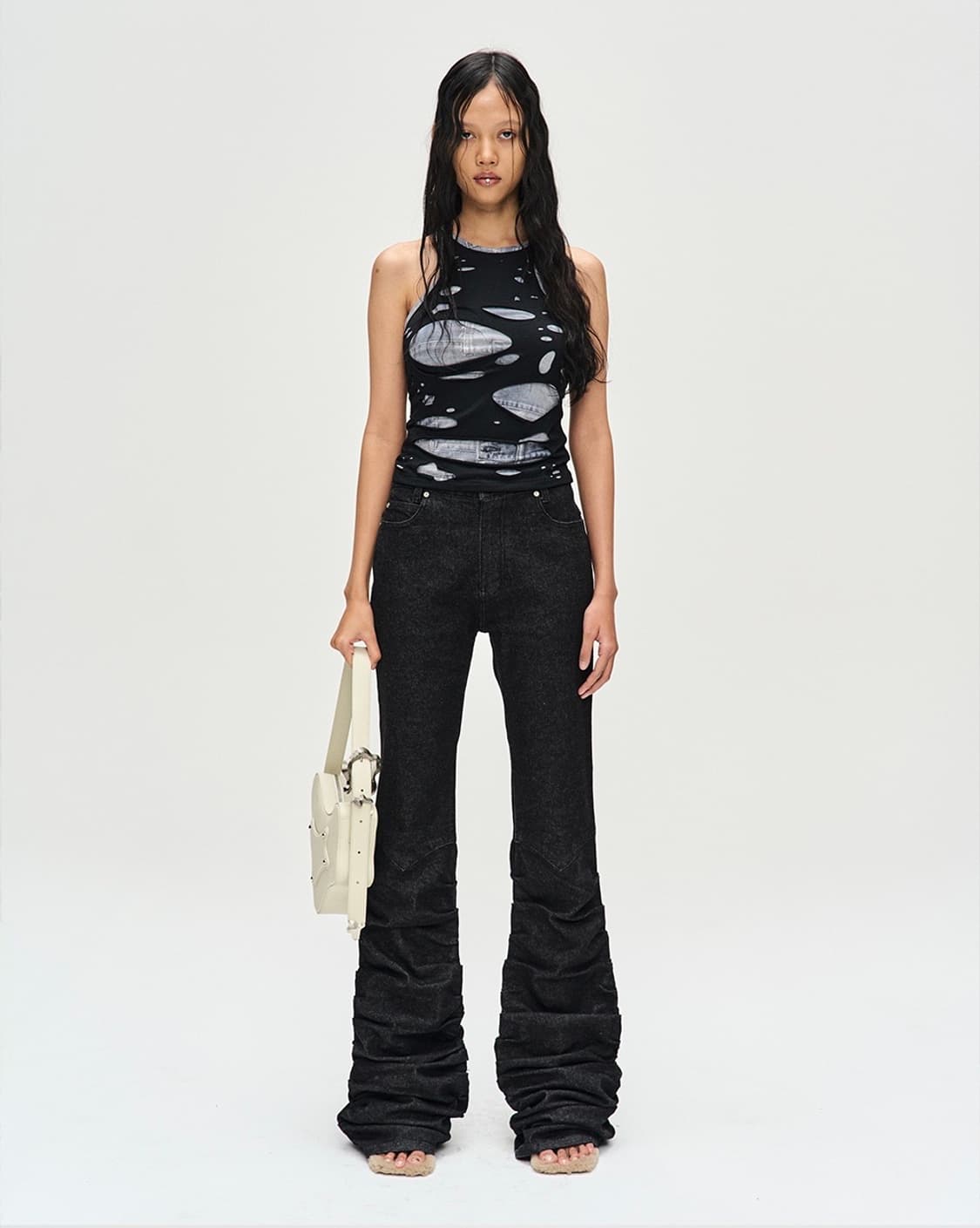 앤더슨벨 taty laser cut out sleeveless top 상품이미지2