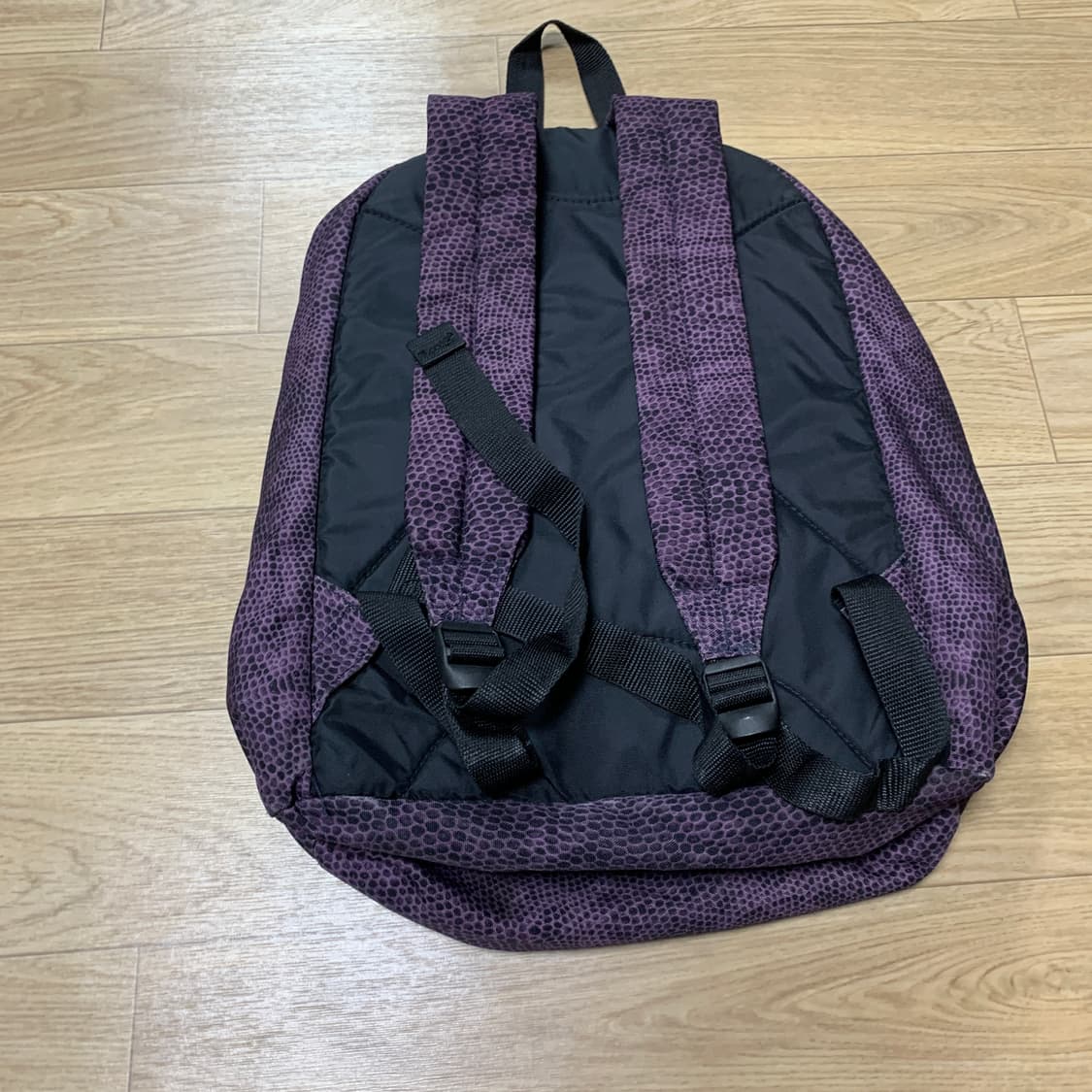 Eastpak 이스트팩 뱀피 백팩 상품이미지2