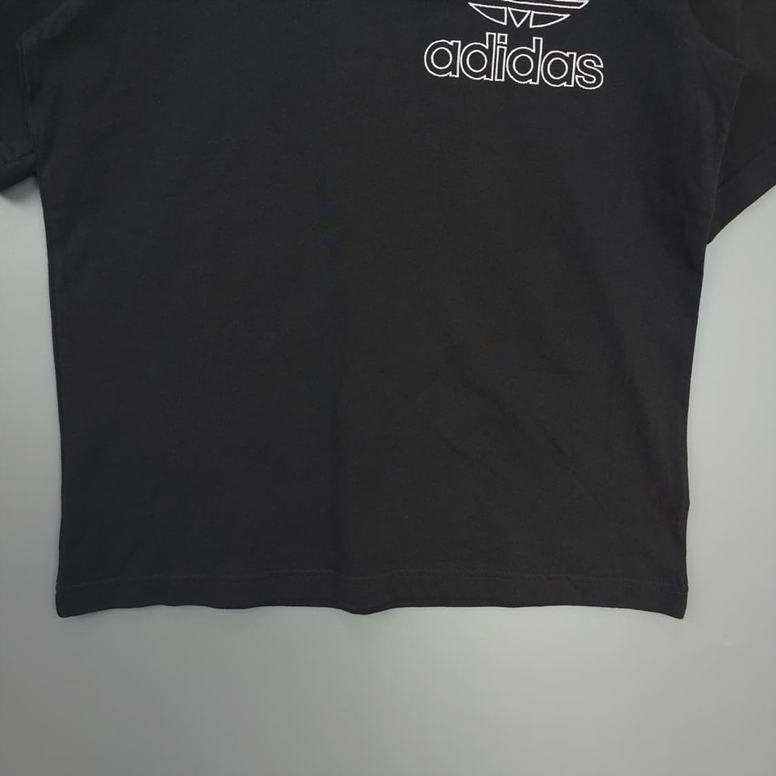 새제품 아디다스 Adidas 트레포일 아웃라인 반팔티 블랙 상품이미지3