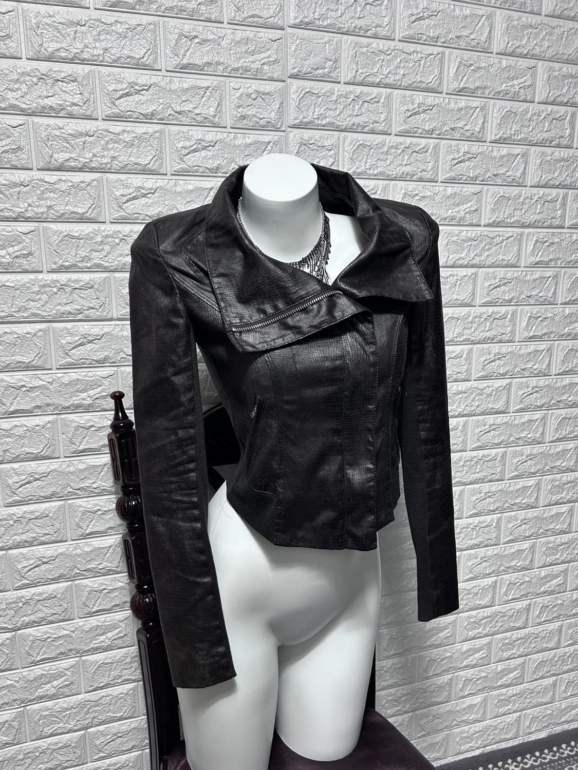 파이톤 드레이프 하이넥 레더 자켓 상품이미지1