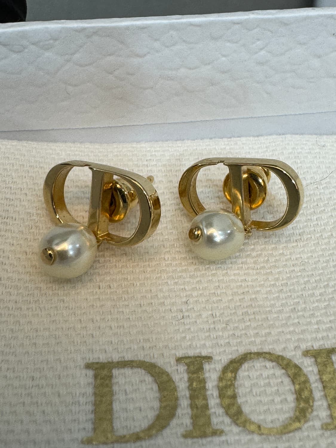 디올 진주 트라이벌 이어링 귀걸이  상품이미지2