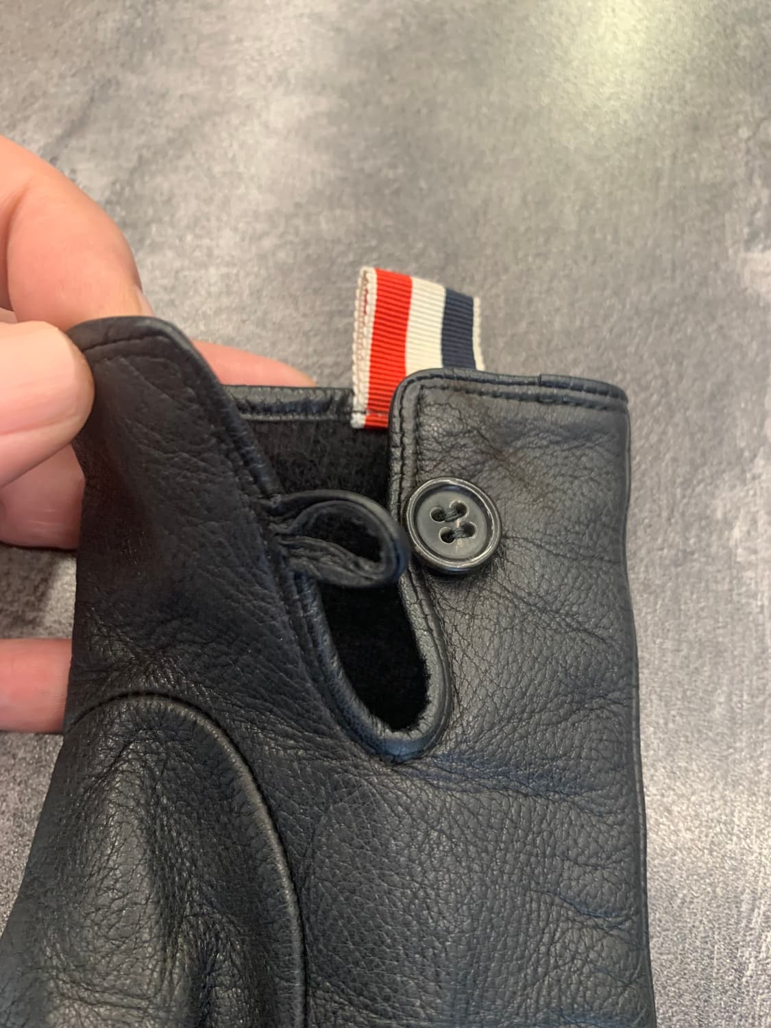 톰 브라운 레더 클래식 글러브(램스킨/라이닝-캐시미어)S 사이즈(여성용) 상품이미지8