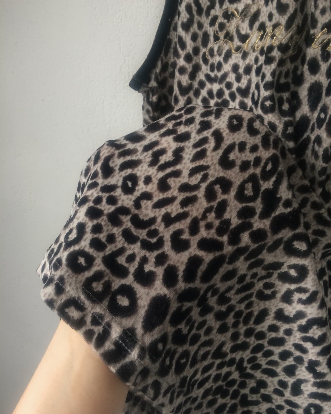 Lettering printing leopard pattern velve 상품이미지3