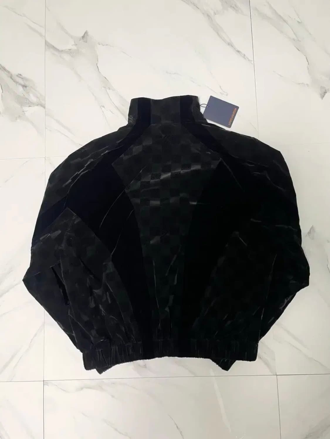 새상품 25SS 루이비통 퍼렐 벨벳 윈드브레이커 자켓 48 백화점택 상품이미지4