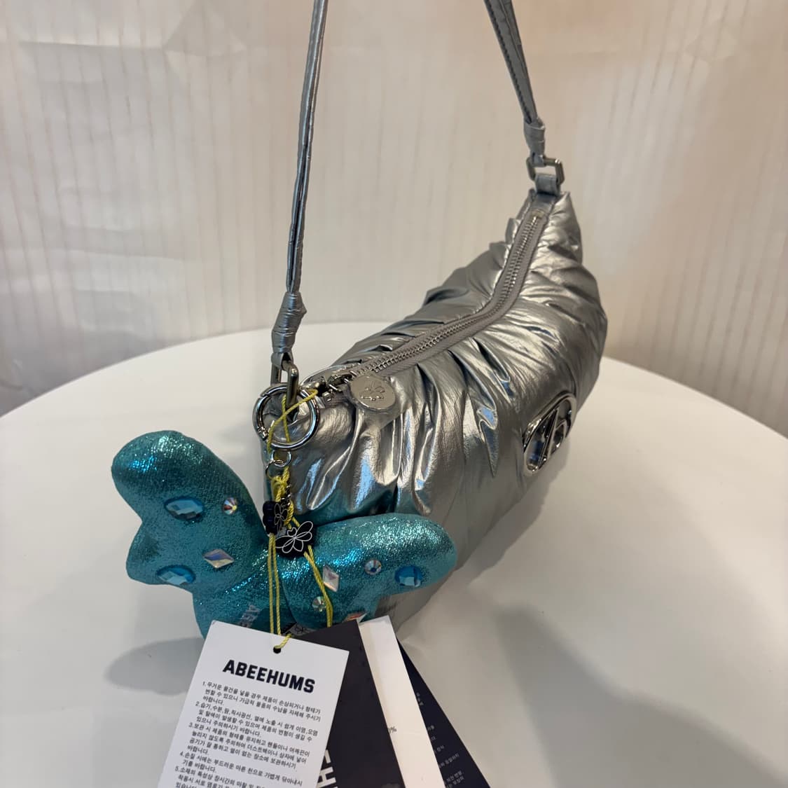 정품 어비험즈 글로시 숄더백     상품이미지5