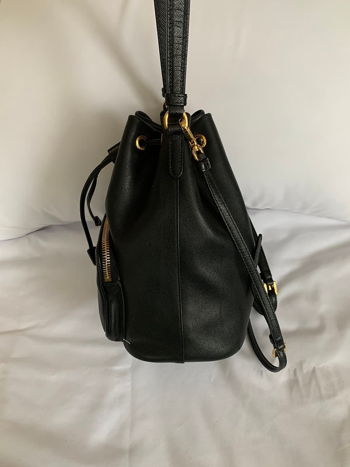 프라다 레더 버킷백 상품이미지5