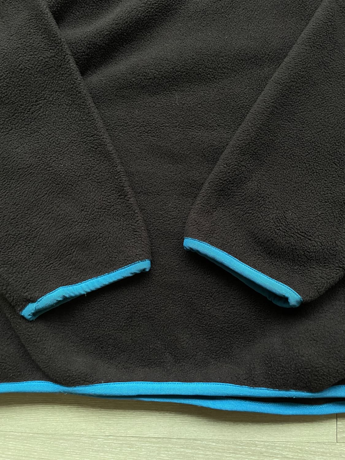 파타고니아 신칠라 브라운 플럼 잔나비 최정훈 착용 상품이미지7