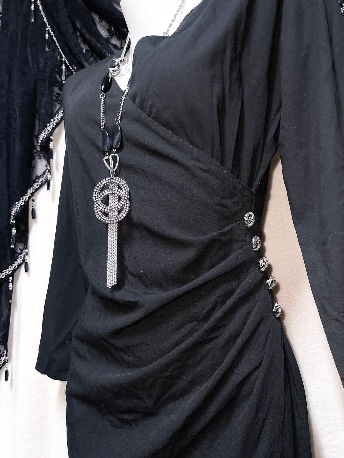 로맨틱고딕 고스펑크 브이넥 랩 셔링 블랙원피스 은장 섹시 오네갸루 오피스 상품이미지4