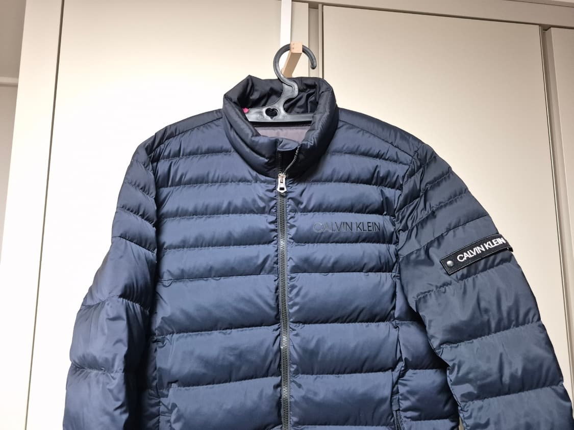 CK(캘빈클라인) 정품 오리털 경량 패딩 100사이즈 판매합니다 상품이미지2