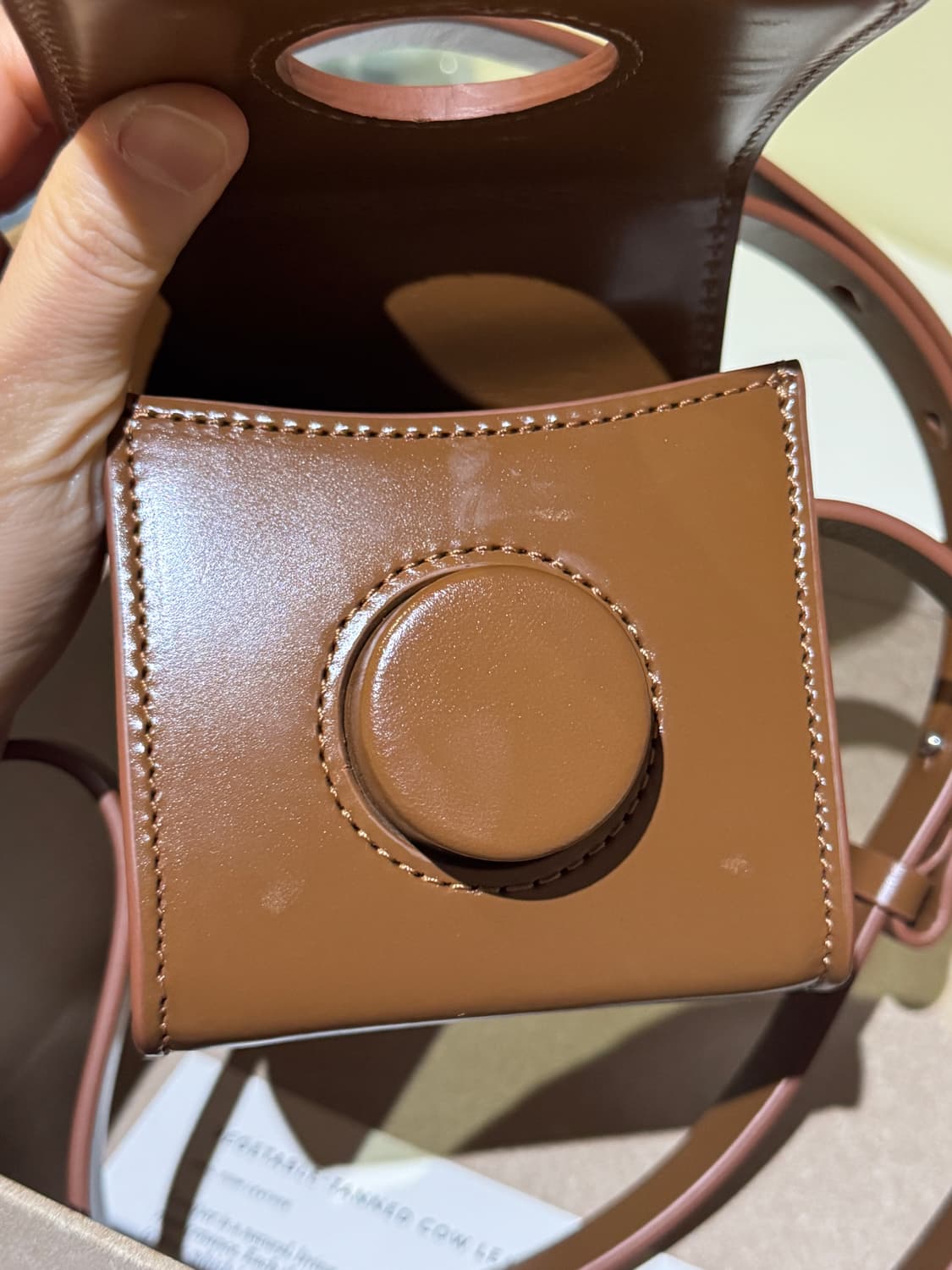 르메르 미니 카메라백 토바코 상품이미지5