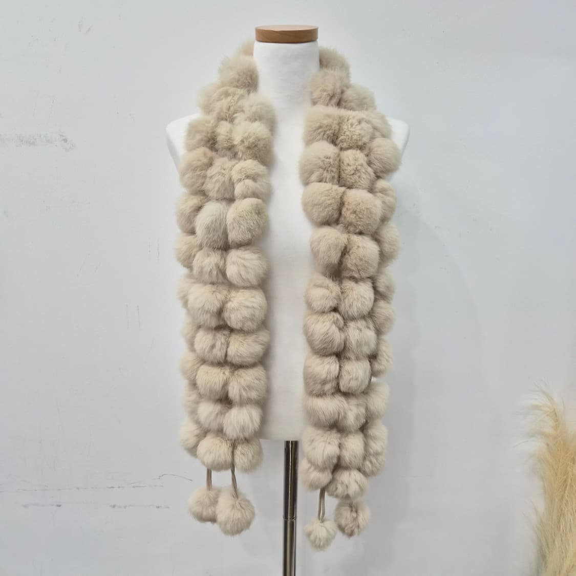 아이보리 리얼 토끼털 래빗퍼  폼폼 롱 머플러 상품이미지1
