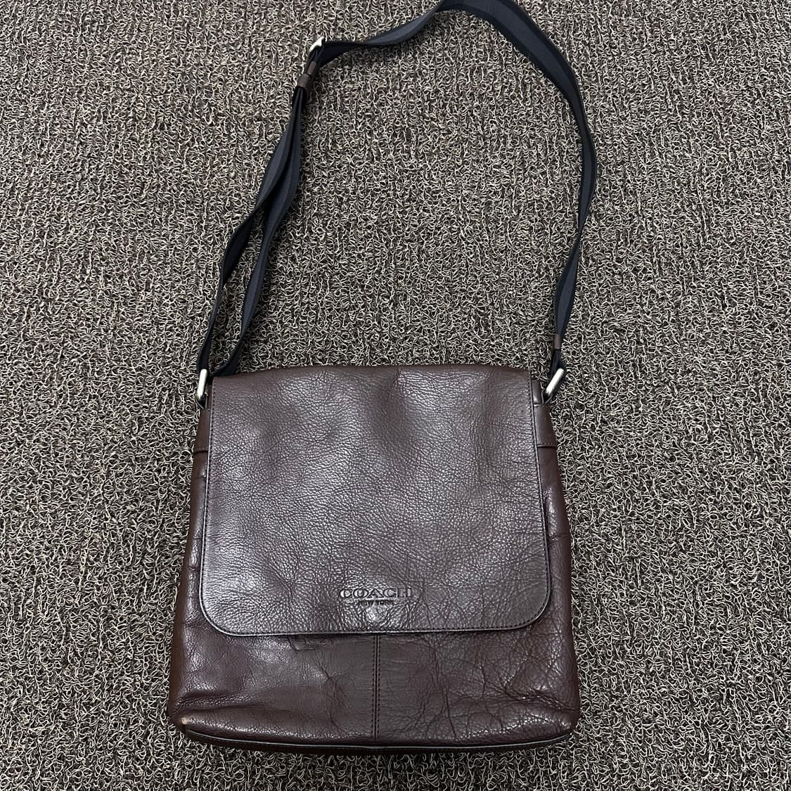 COACH 코치 남성 크로스백 브라운 가죽가방 상품이미지1