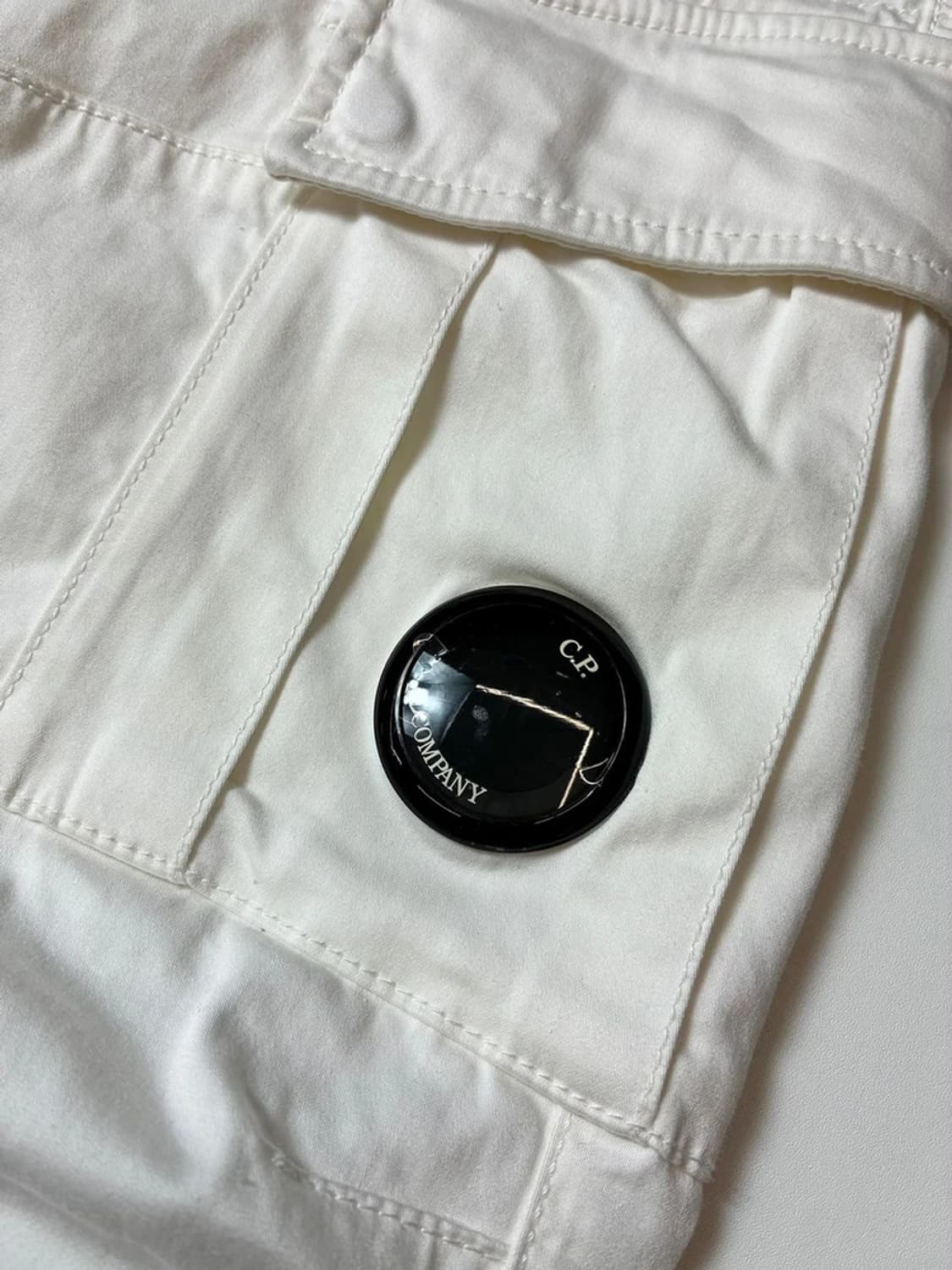 CP컴퍼니 사틴 스트레치 렌즈 포켓 팬츠 PN8356 상품이미지3