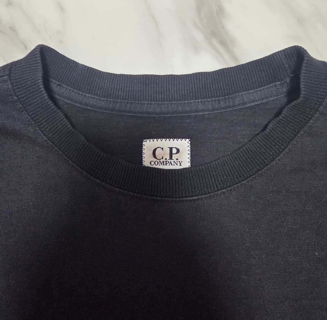 씨피컴퍼니 렌즈 맨투맨  상품이미지3