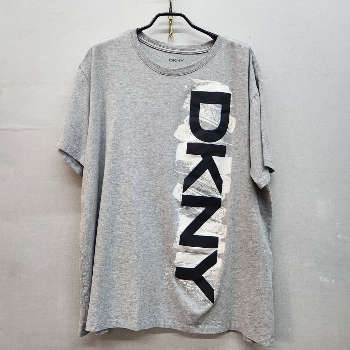 DKNY 빅 로고 프린팅 반팔티 XL 상품이미지1