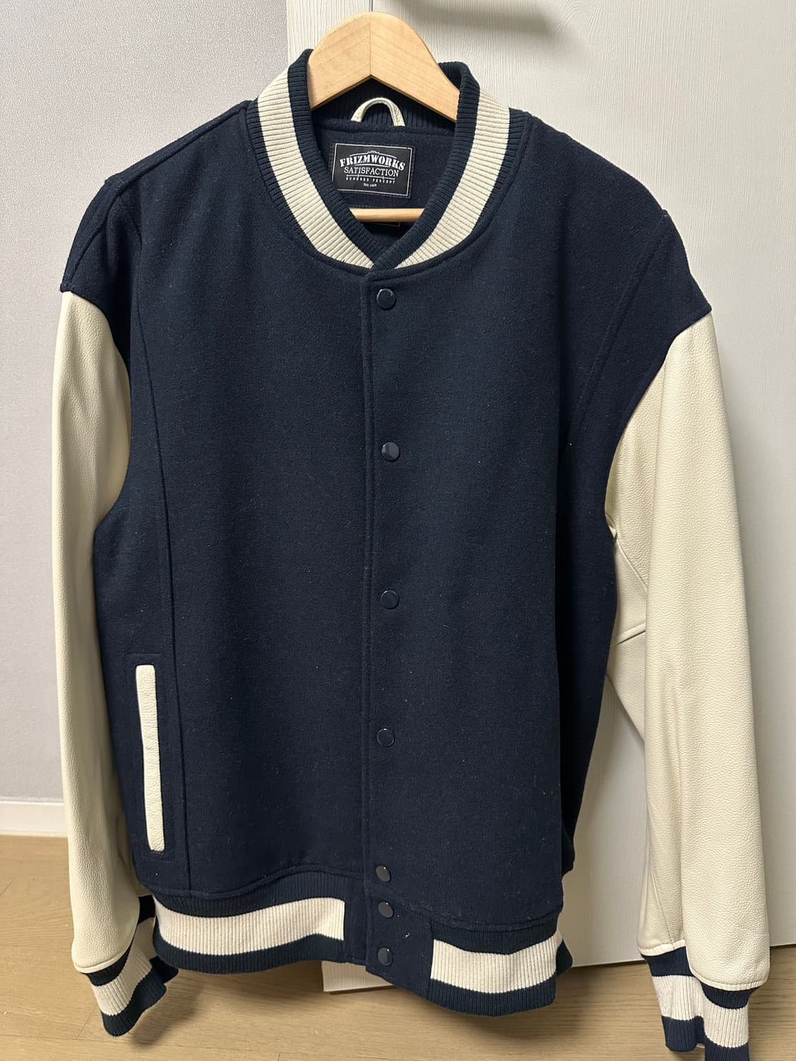 프리즘웍스 네이비/크림 바시티 자켓[XL] 상품이미지2