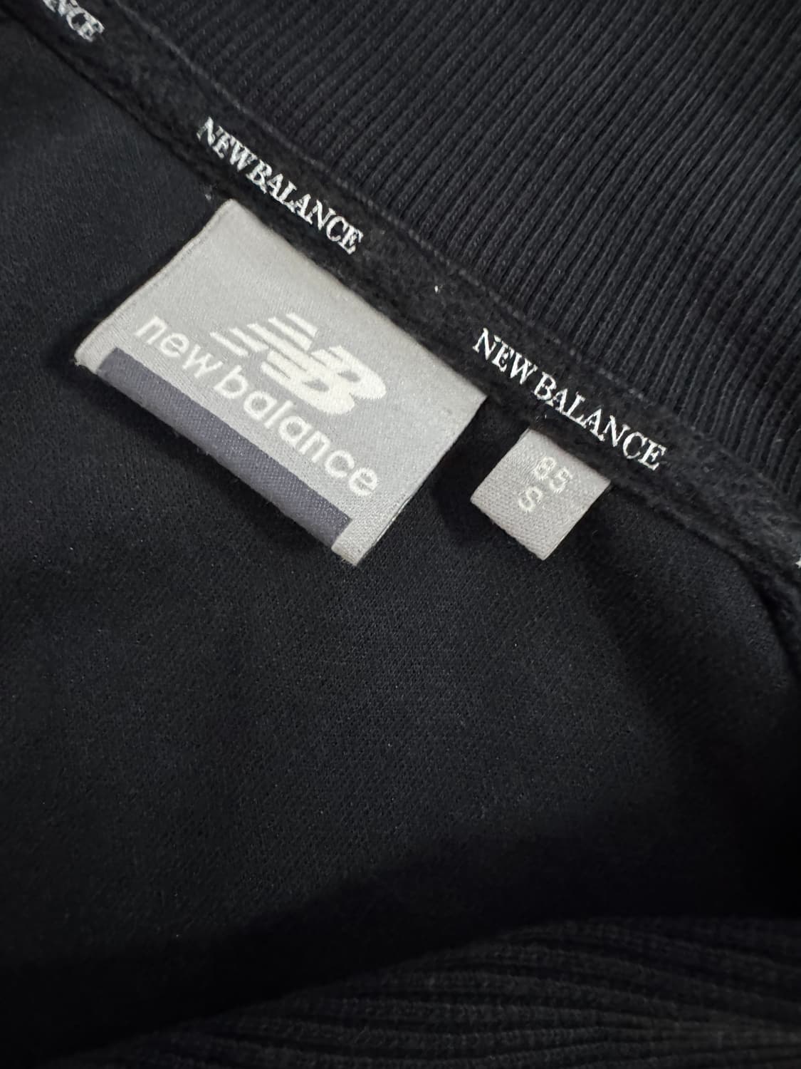 여성 뉴발란스 22년도 반집업 크롭 맨투맨 xs ~ s 블랙 상품이미지3