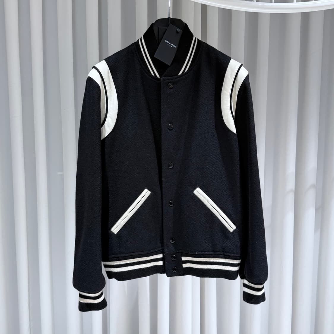 50 / 생로랑 울테디 스타디움 블랙 바시티 / 택O 상품이미지3