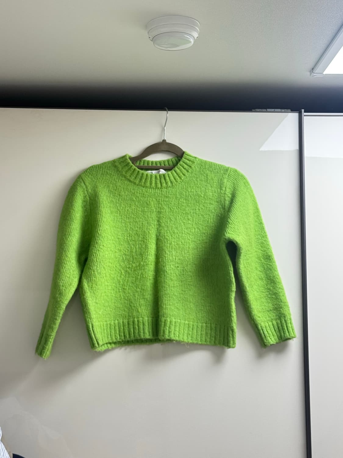 자라 연두색 크롭 니트 M 사이즈 상품이미지2