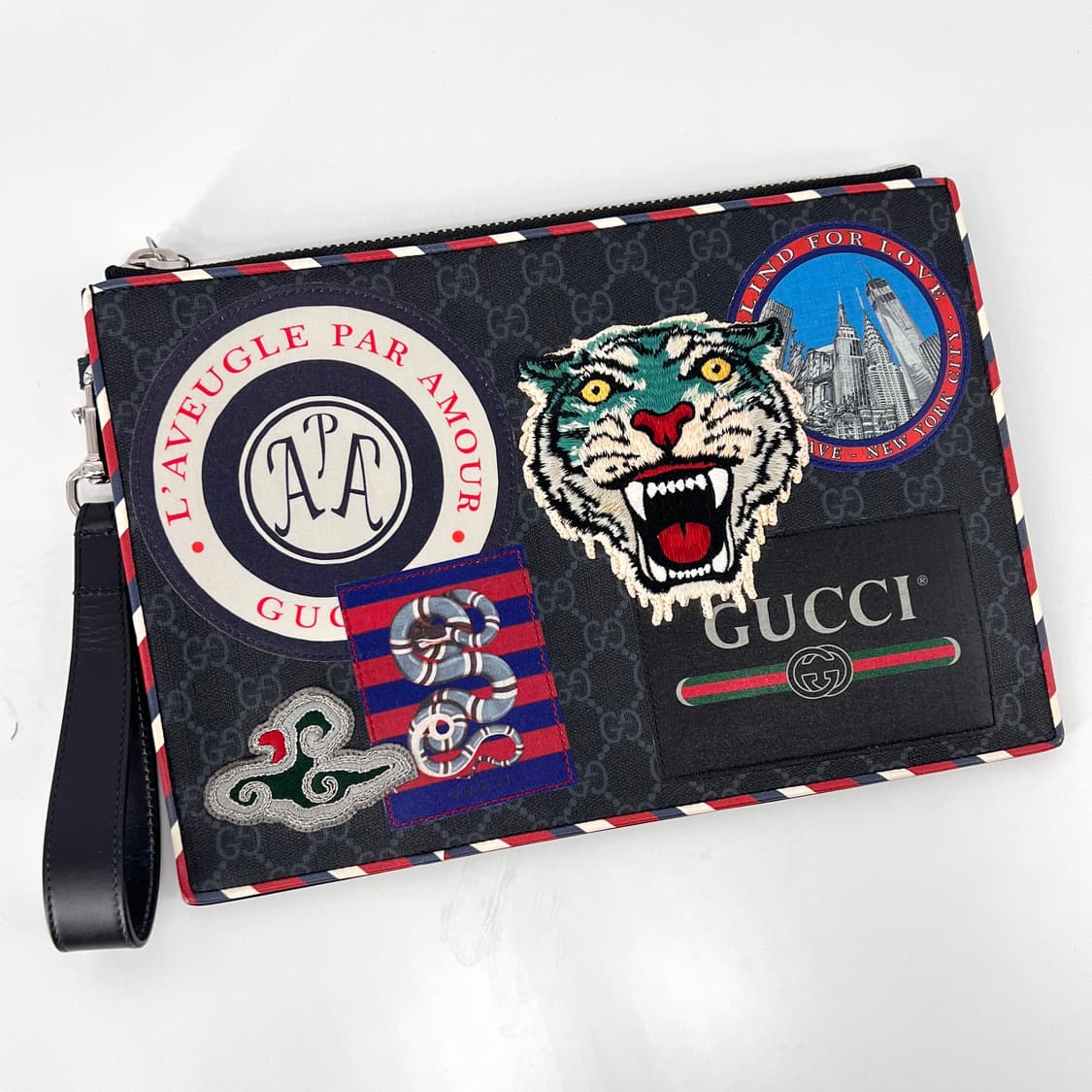 구찌 나이트 쿠리에 GG 수프림 클러치백 (496346) 상품이미지3