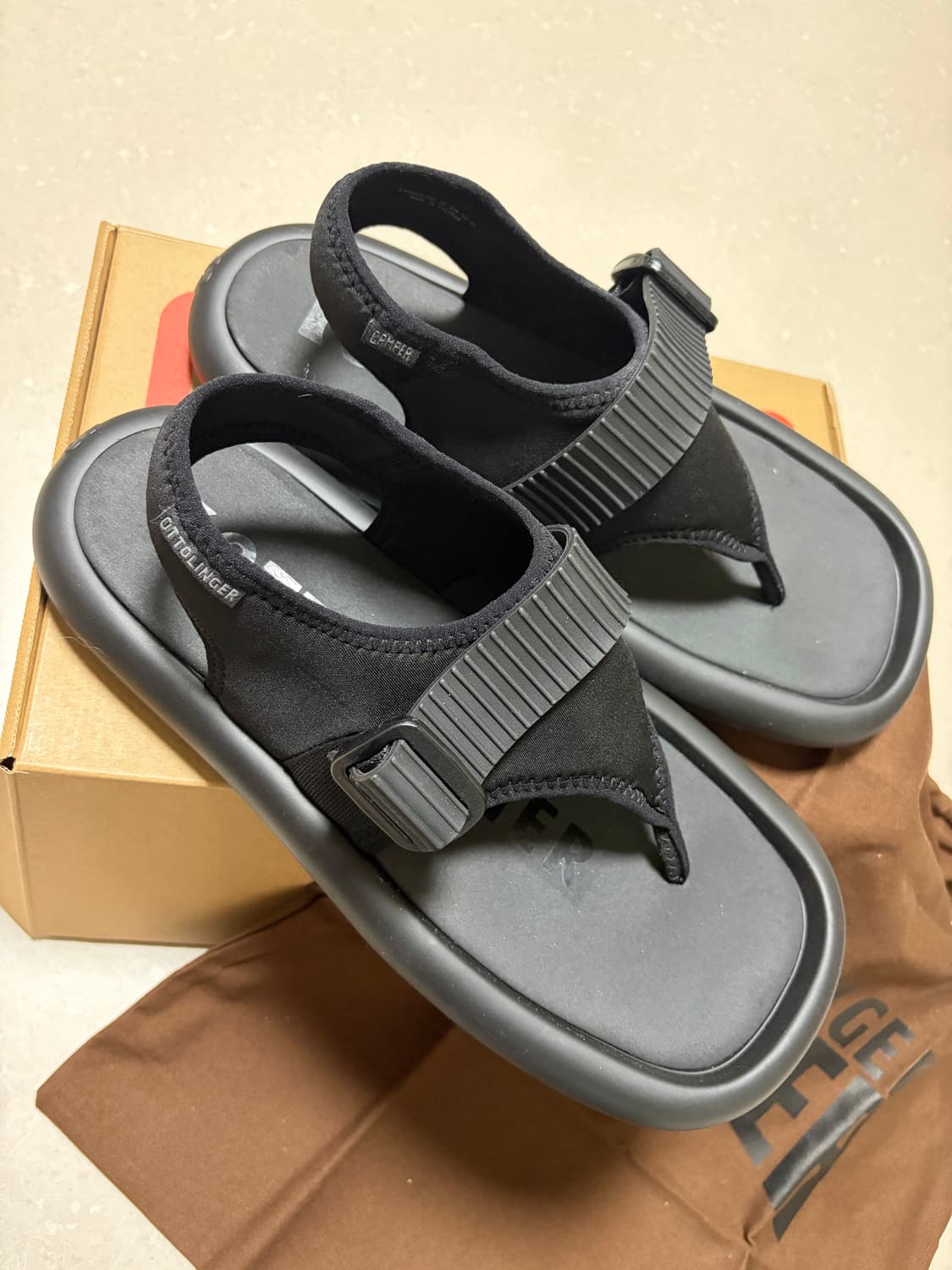 캠퍼x오토링거 타이 스트레치 샌들 블랙 상품이미지4