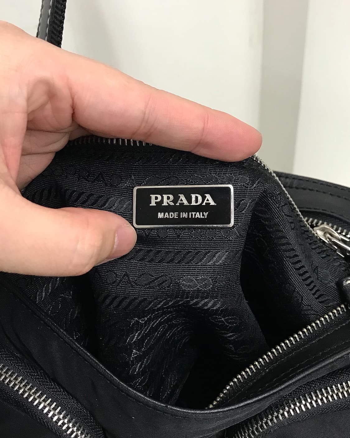 프라다 포코노 버클 크로스백 가방 상품이미지7