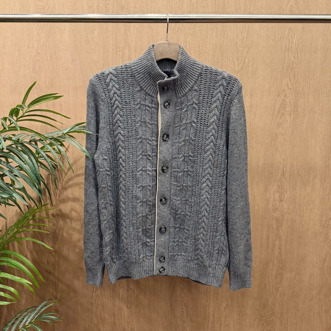 헨리 코튼 하이넥 케이블 니트 가디건 버튼업 디테일 레귤러핏 그레이 상품이미지1