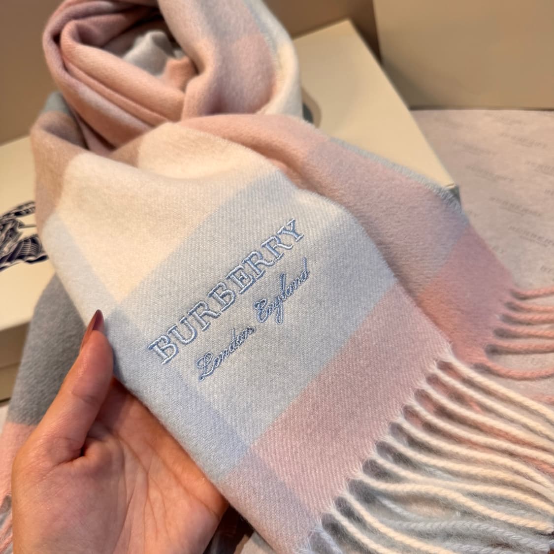 버버리 양면 머플러 램스울 100% 추동 단품
 상품이미지4