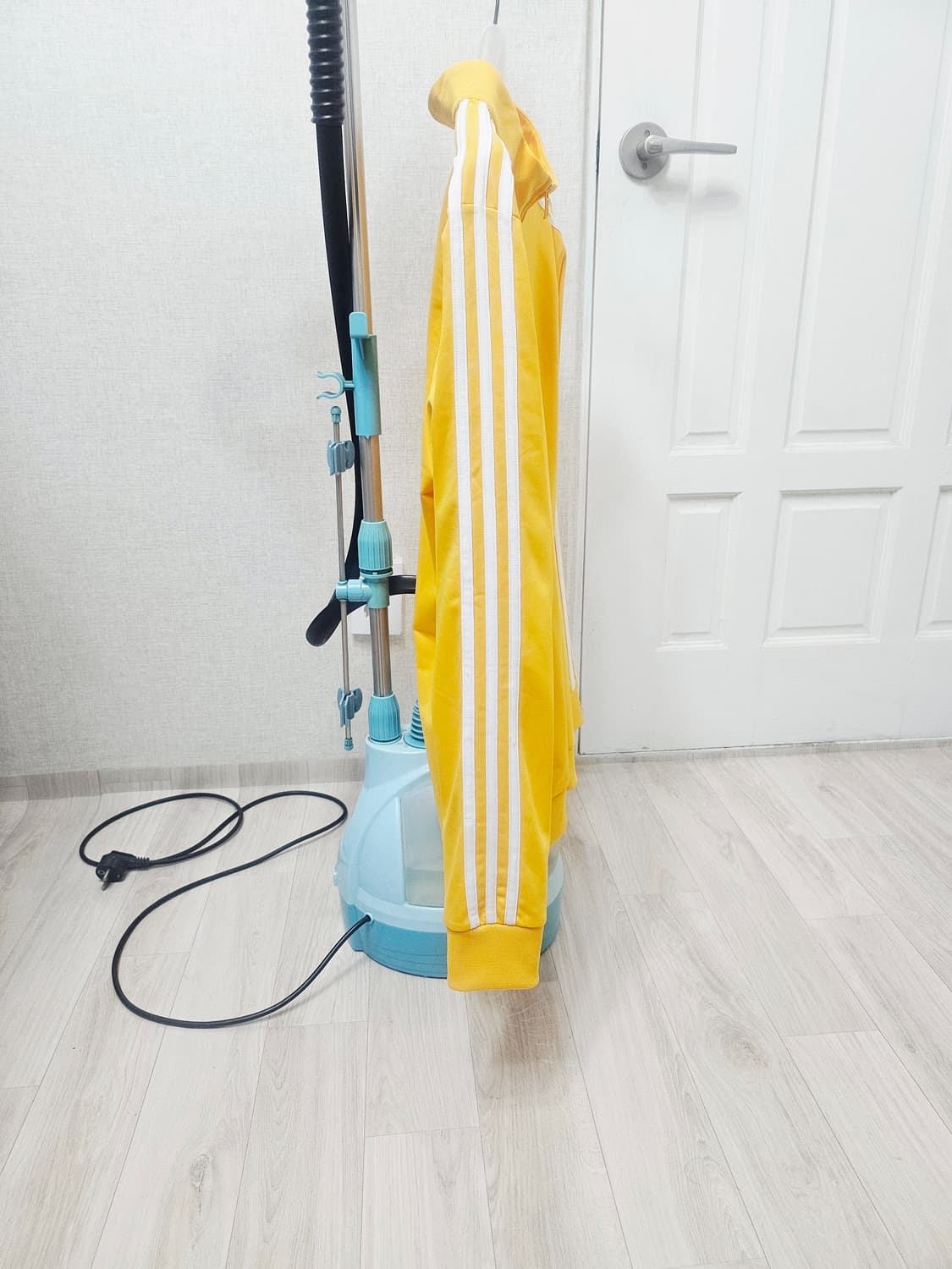 (105)XL ☆초대장급☆ 아디다스 에센셜 3S [옐로우] 트랙탑져지 상품이미지6