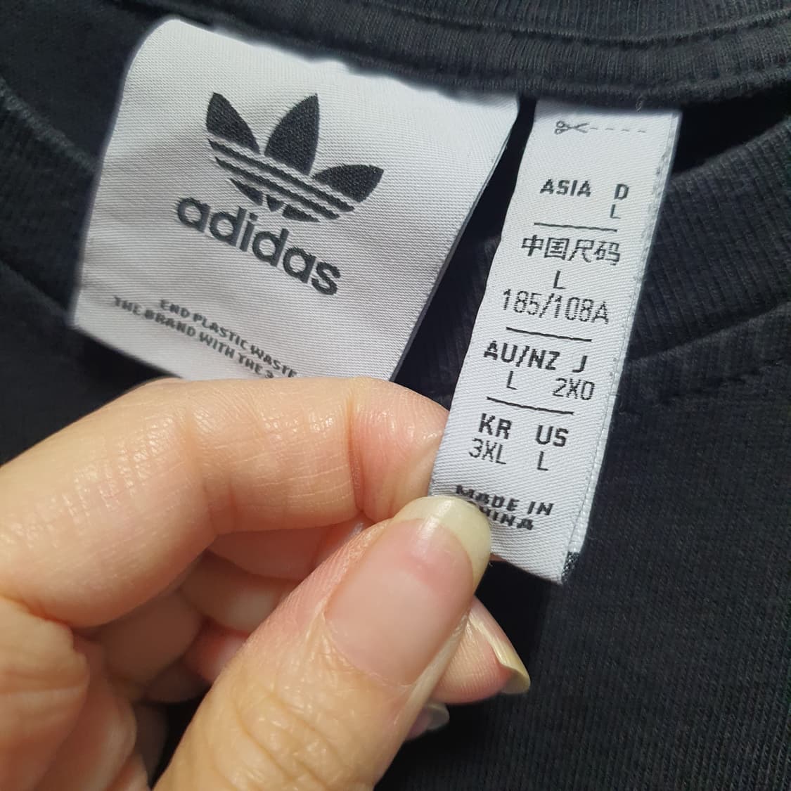 아디다스 그래픽 반팔 티셔츠 블랙  상품이미지3