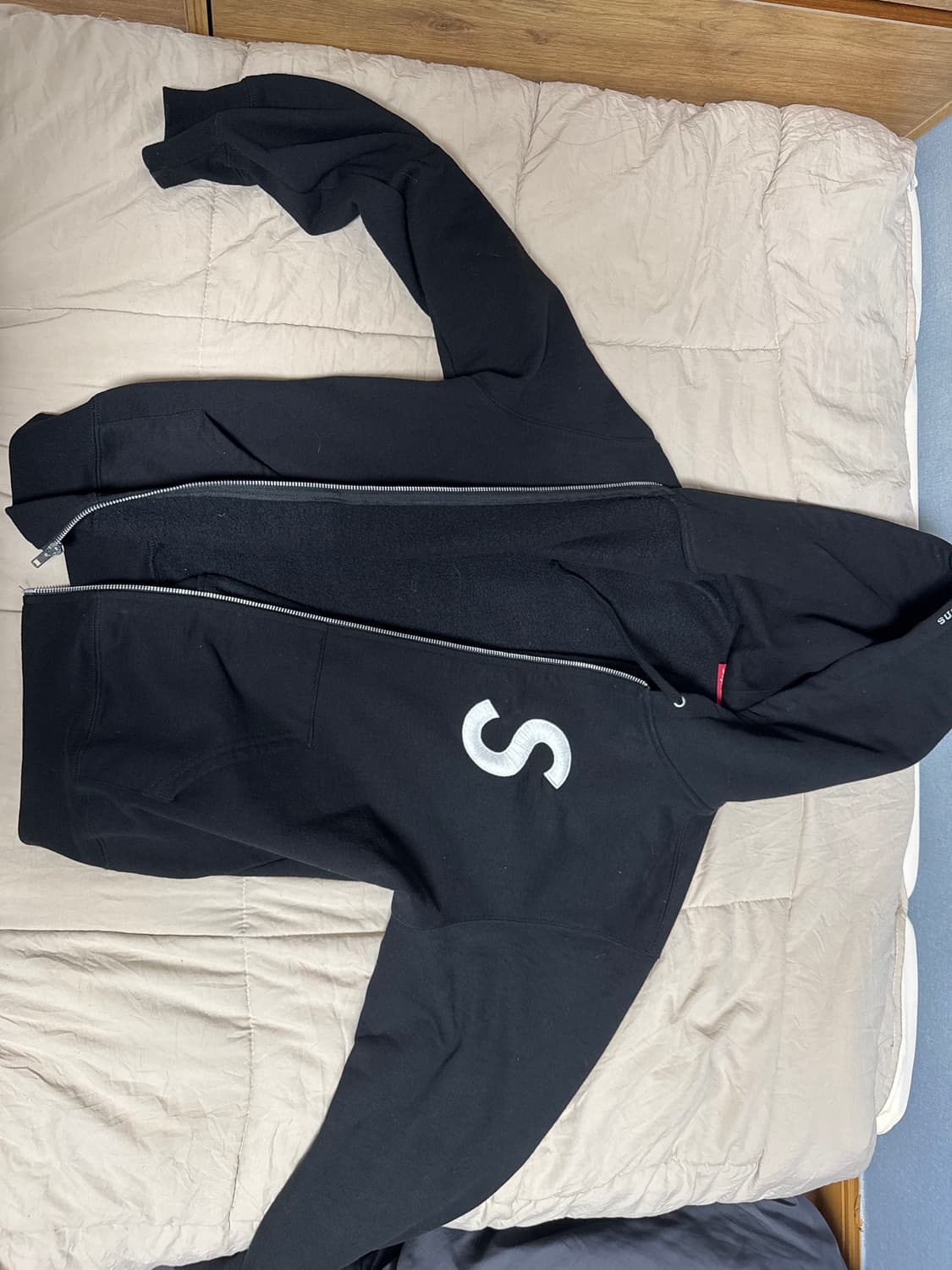 슈프림 s로고 블랙 후드집업 24fw 상품이미지3