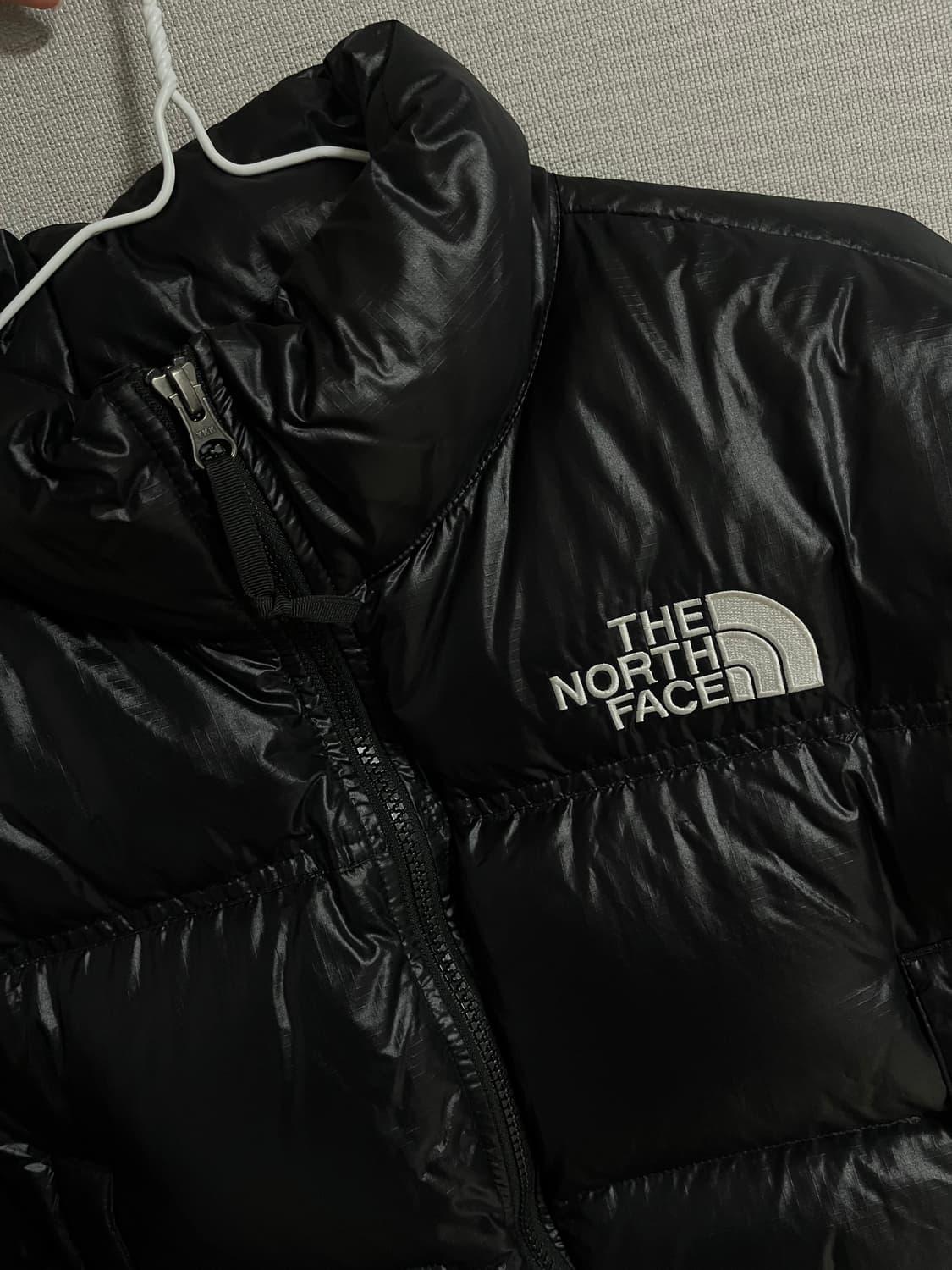 노스페이스 눕시 유광 숏패딩 상품이미지3