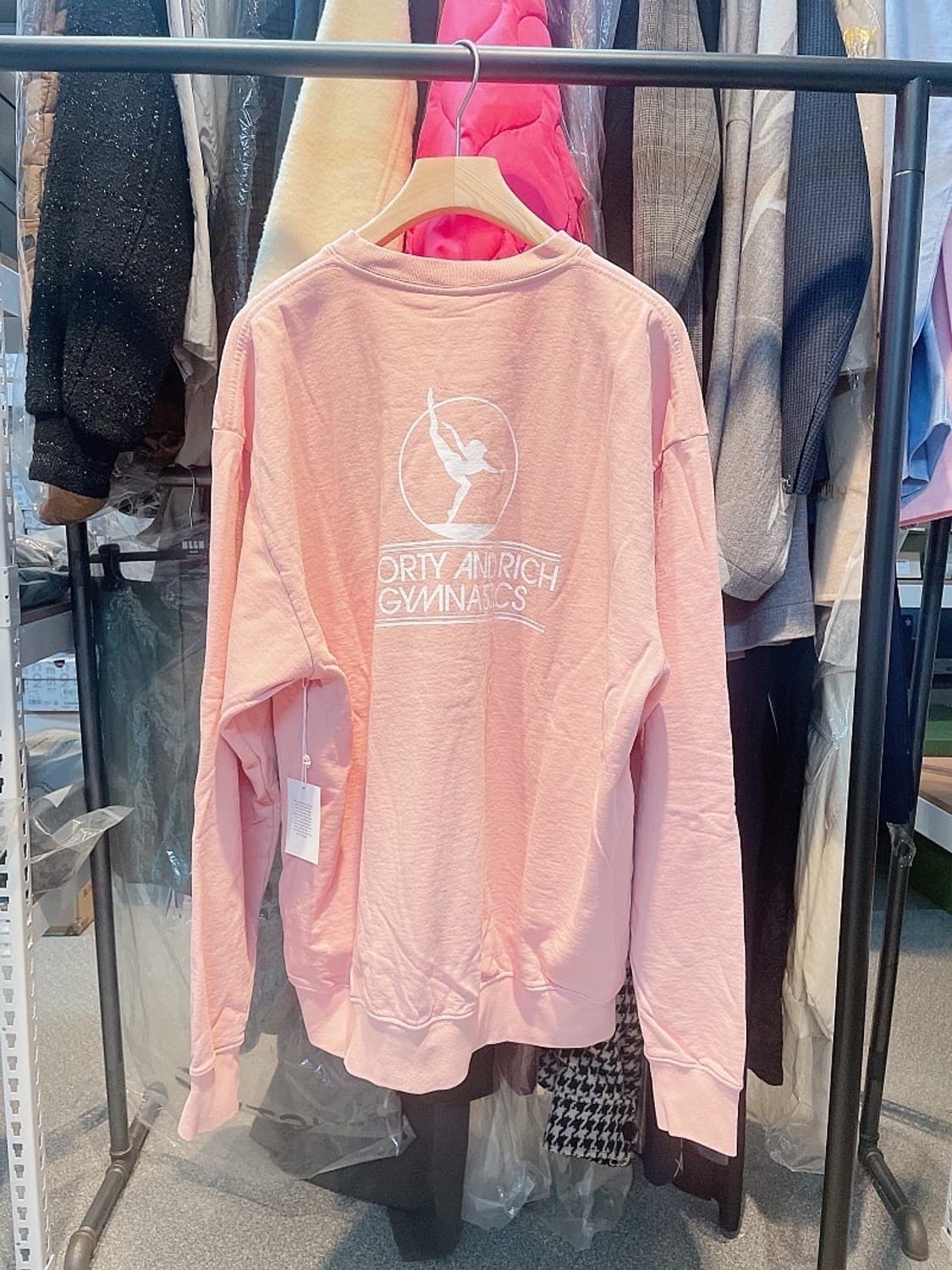 (정품/새상품) 스포티앤리치 공용 러너 핑크 약기모 맨투맨 상품이미지3