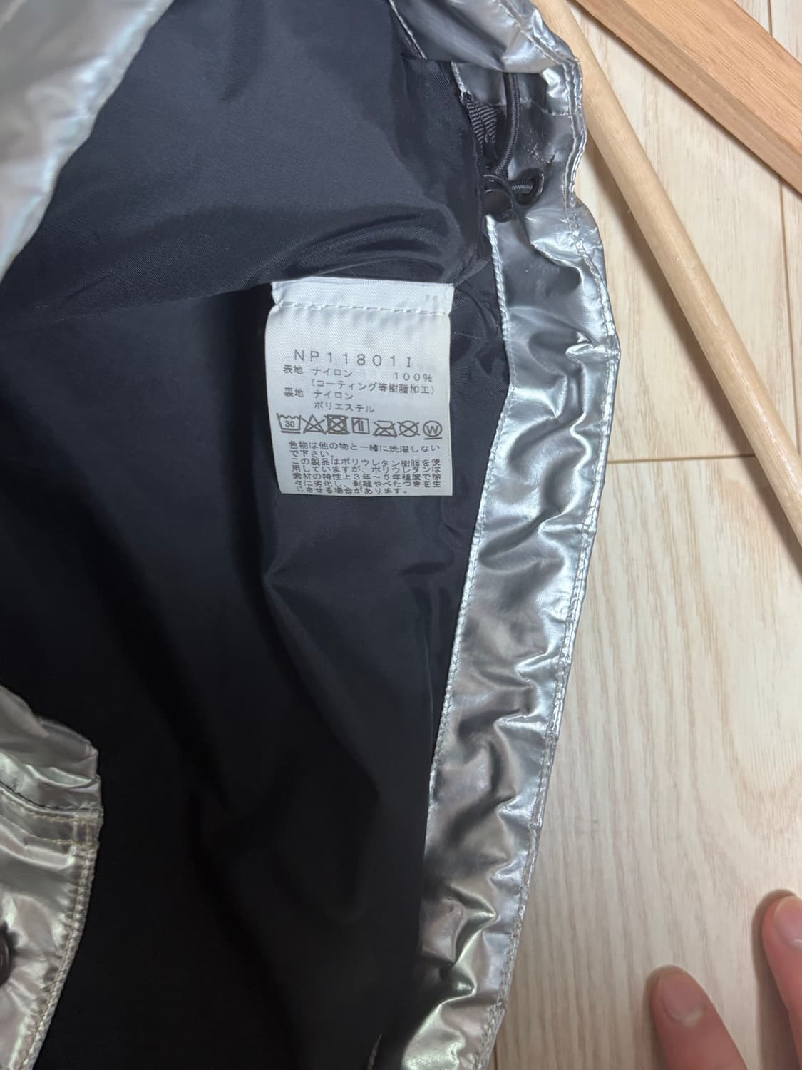 슈프림 x 노스페이스 메탈릭 마운틴 파카 실버 상품이미지4