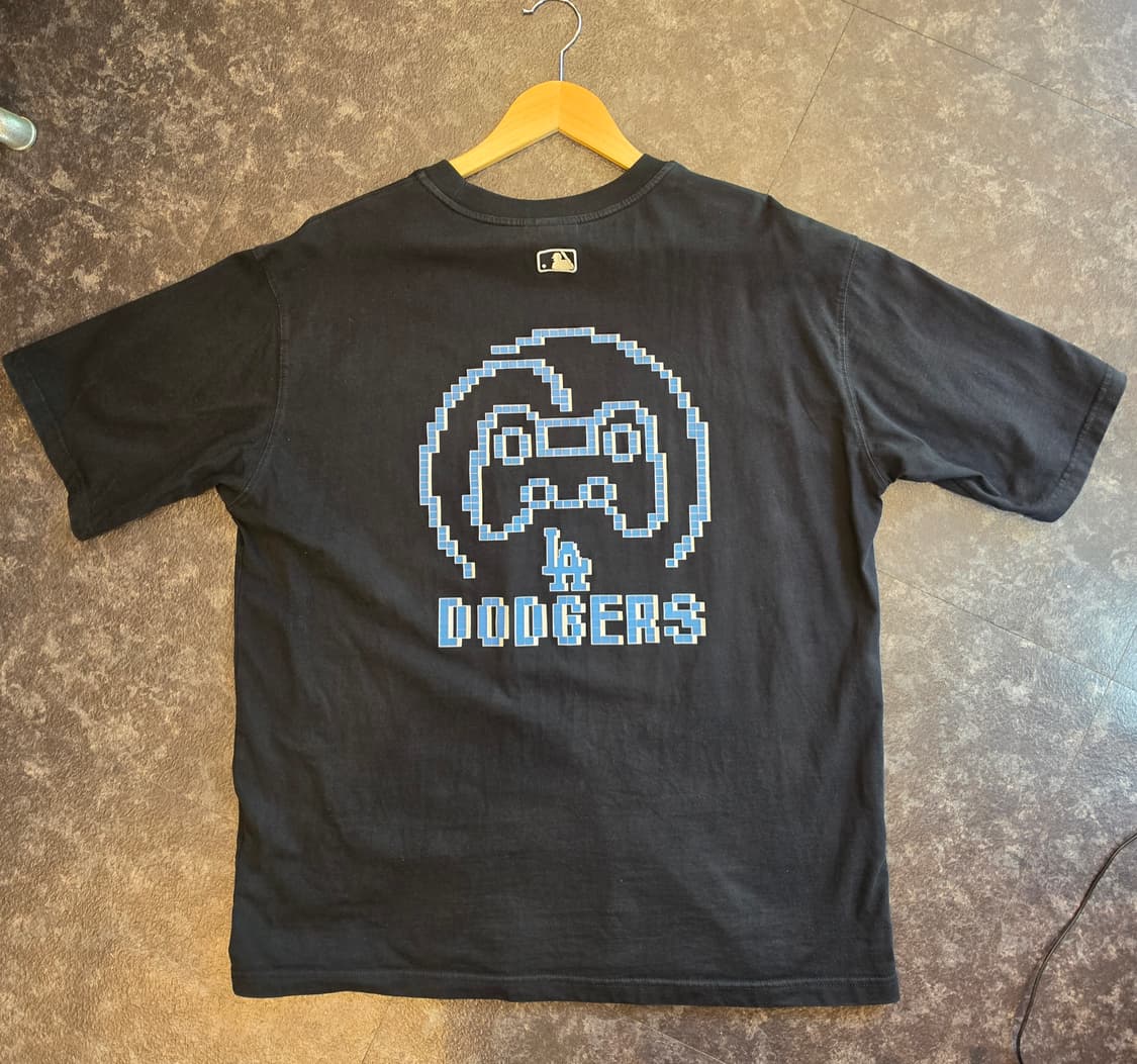 [MLB] LA 다저스 게임 컨트롤러 픽셀 백프린팅 반팔 티셔츠 상품이미지6