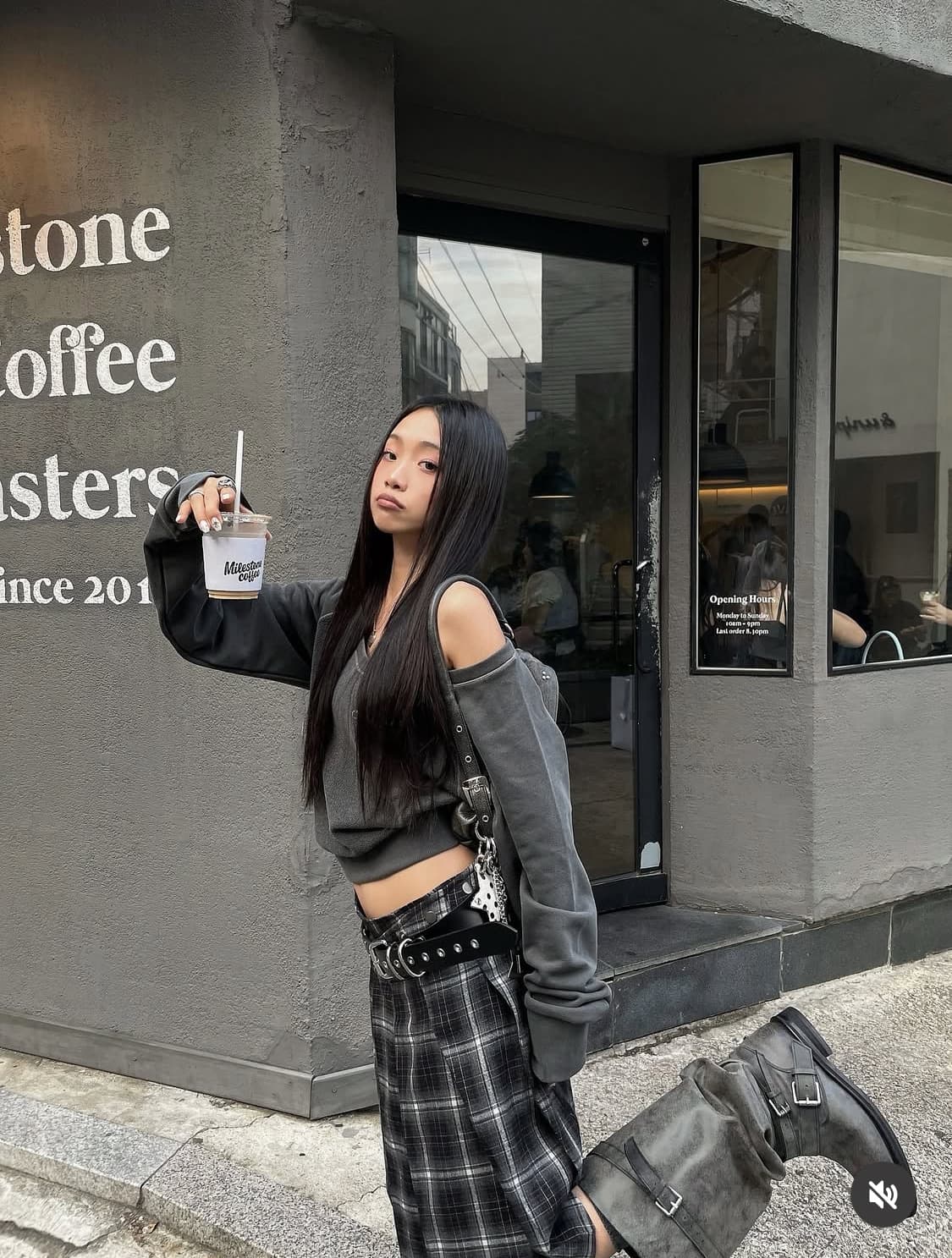 포르테나 오프숄더 맨투맨 (차콜) 상품이미지2