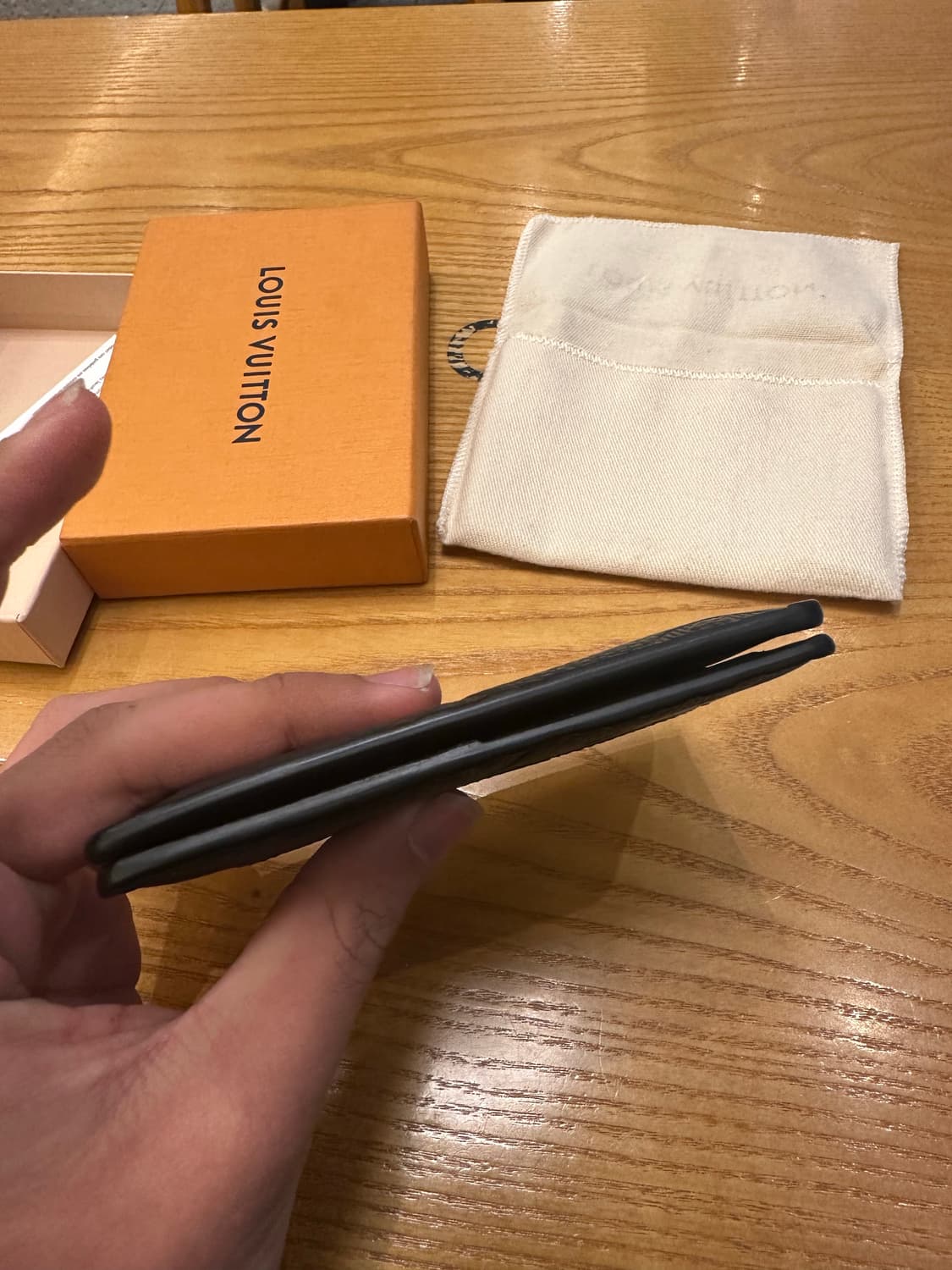 루이비통 쉐도우 오거나이저 지갑 팔아용 상품이미지6