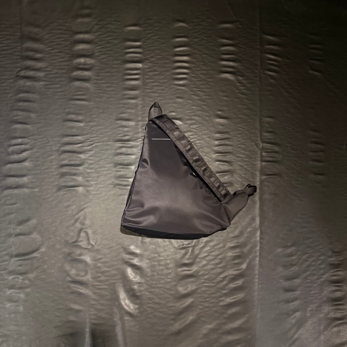 엠엠식스 메종마르지엘라 나일론 슬링백 블랙 상품이미지5