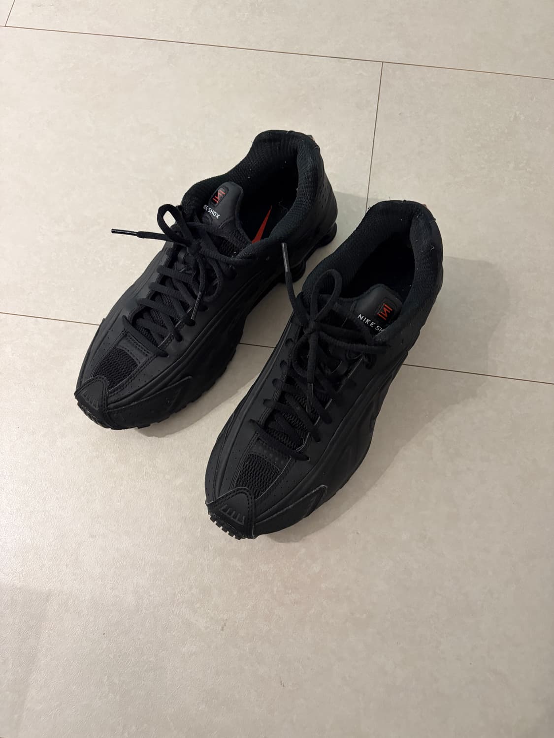 샥스 r4 올블랙 상품이미지1