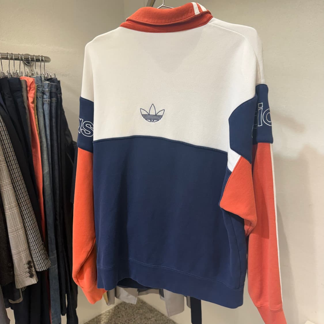 아디다스 삼색 컬러 블록 풀오버 맨투맨 상품이미지5