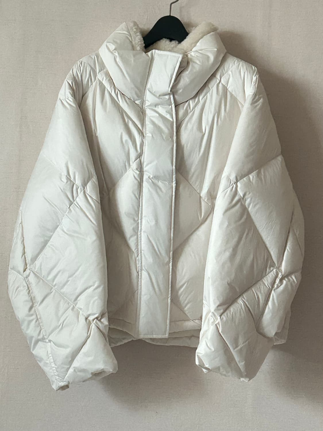 택O) 루에브르 다이아 구스 다운 점퍼 크림 [이유비, 차정원 착용] 상품이미지6