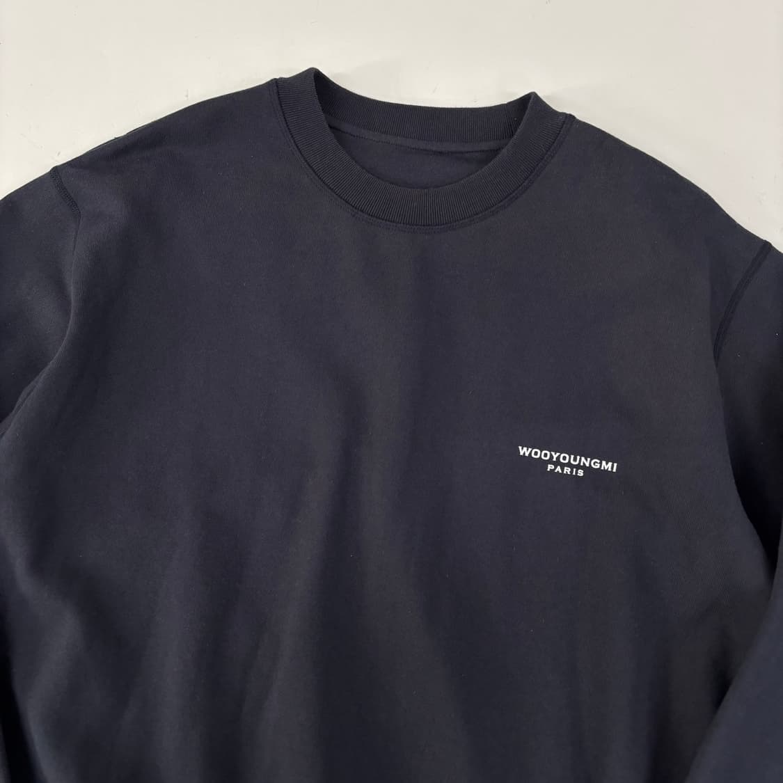 우영미 스퀘어 로고 맨투맨 상품이미지2